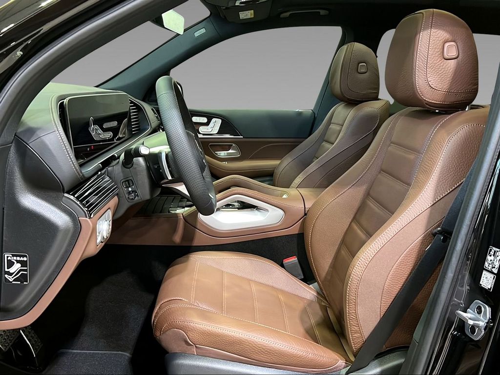 Mercedes GLS 450d 4matic AMG | nový facelift | první nové auta skladem | nejmodernější velké naftové SUV | luxusní černý interiér | německé předváděcí auto skladem  | nafta 387 koní | perfektní výbava | super cena 3.319.000,- Kč s DPH | ihned k předání | nákup online na AUTOiBUY.com
